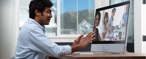APS man interacting online with other Government staff.