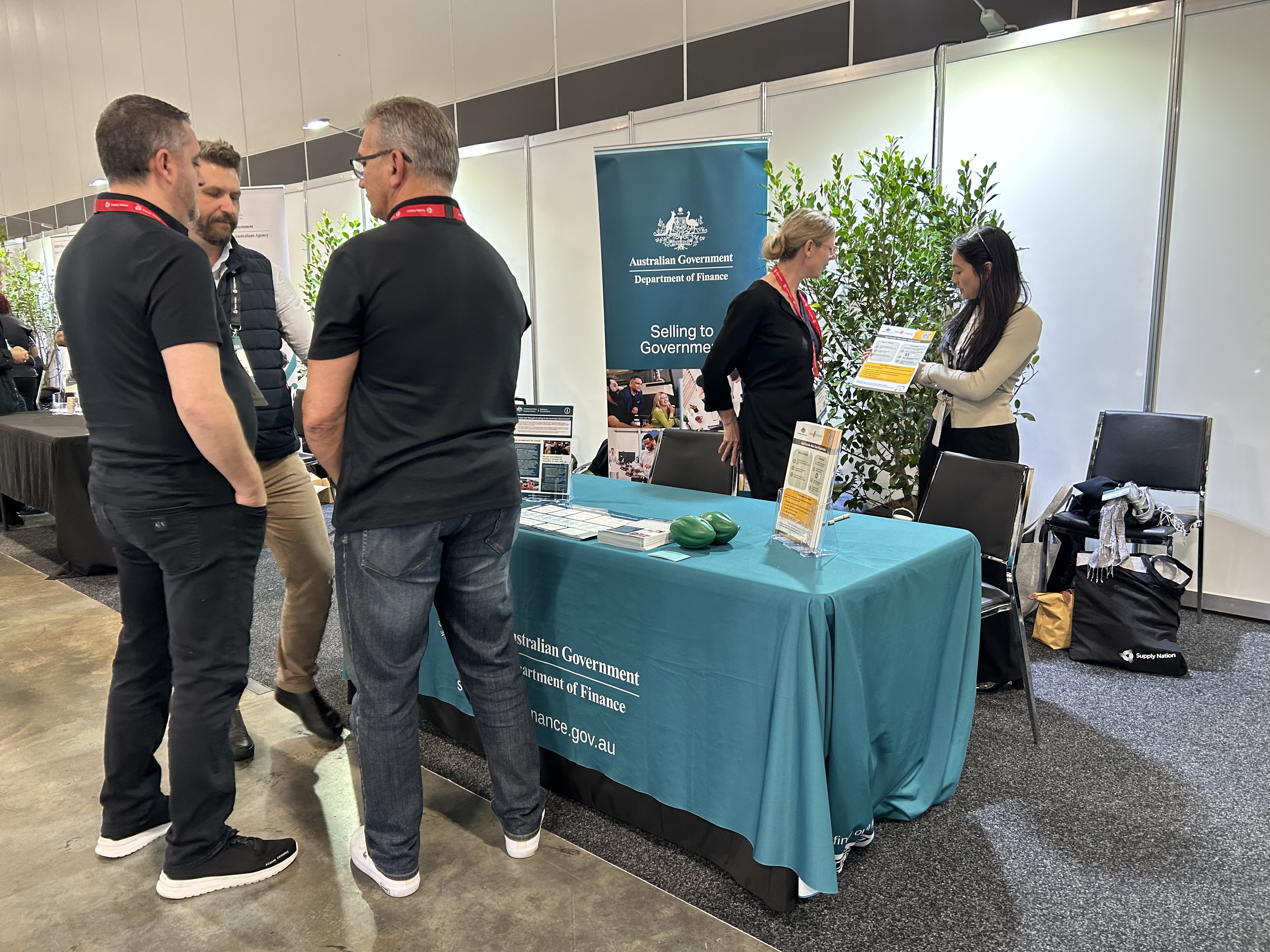 People talking around the Selling to Government table at Connect 2025.
